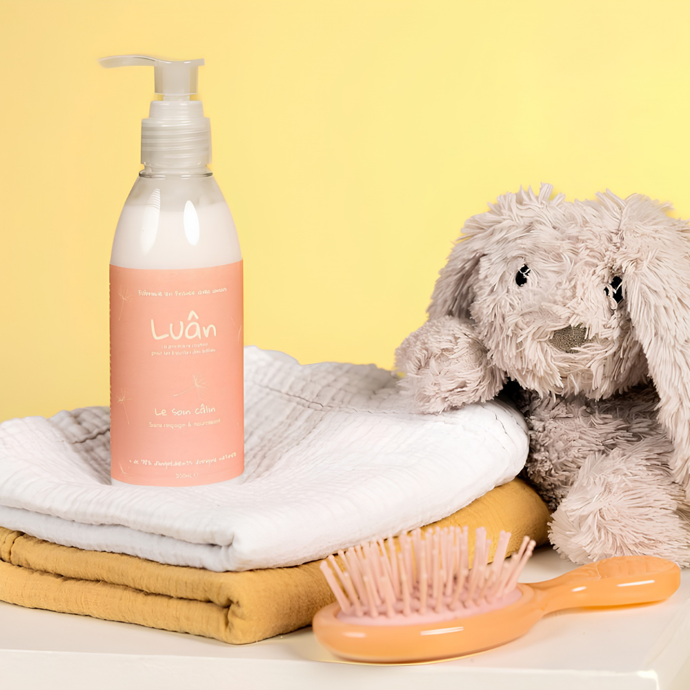 Soin démêlant naturel et sans rinçage pour bébé et enfants aux cheveux ondulés, bouclés et frisés.