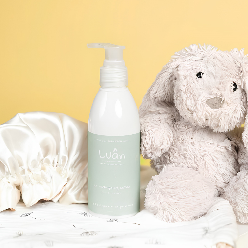 Shampoing naturel pour bébé et enfants aux cheveux ondulés, bouclés et frisés.
